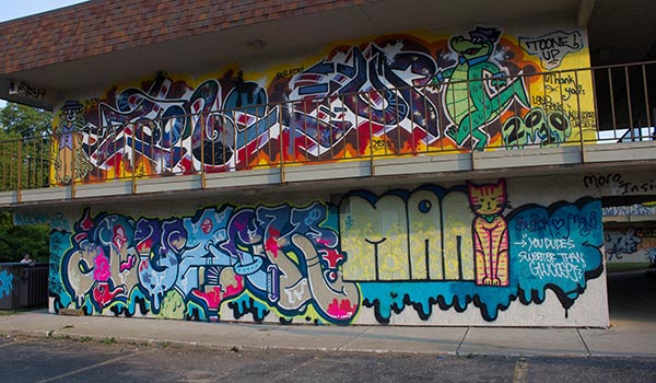 Graffiti at REO Town hotel to be demolished (2010)